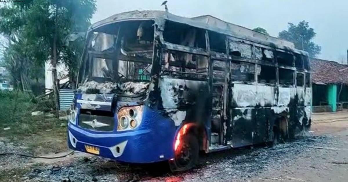 Naxalites set fire to 5 vehicles, 4 mobile towers in Chhattisgarh's Kanker